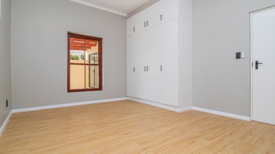 3 Bedroom Property for Sale in Sandbaai Western Cape
